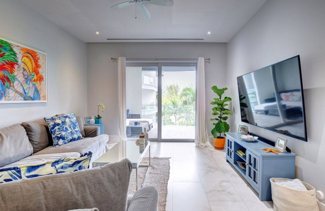 Luxury condo with a beachy Bahamian twist!