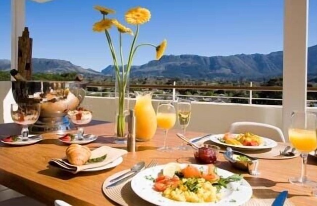 Luxury CONSTANTIA CAPE TOWN Apartment , Mountain View , Satelite TV, Gym , Wifi