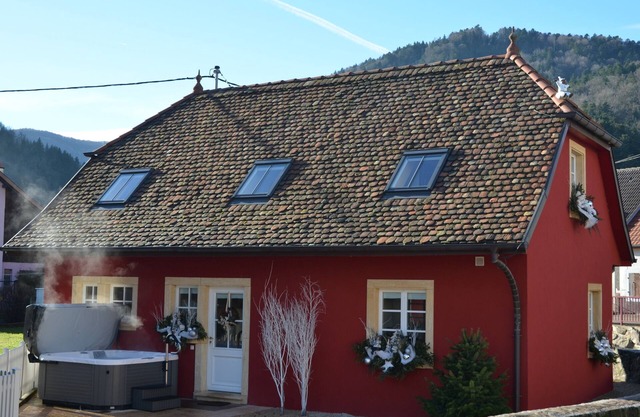 Luxury Cottage Doller, outdoor hot tub, hammam shower, ski resort