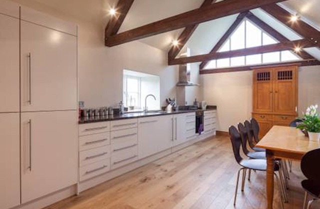 Luxury cottage in idyllic setting (Sleeps 6)