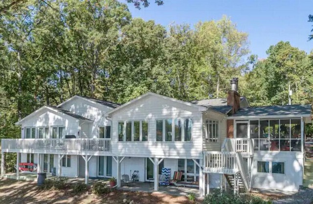 Luxury Cottage & Kayaks on 500 ft of Shoreline