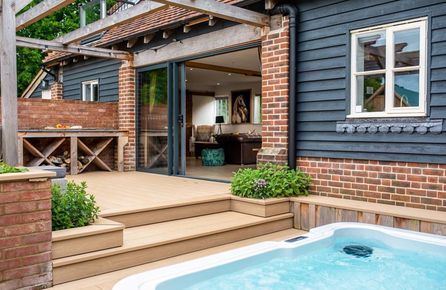 Luxury Cottage near West Wittering with hot tub and outdoor fireplace.