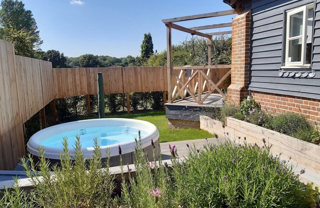 Luxury Cottage nr West Wittering with private hot tub