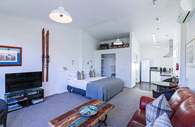 Luxury county guest house with continental breakfast/our own free range eggs