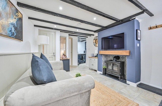 Luxury Couple's Getaway With River Views and Parking in the Heart of Polperro