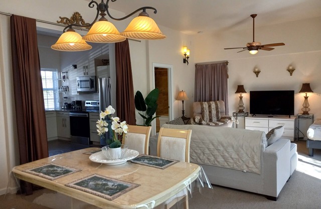 Luxury creek front 1 bedroom condo 15 minutes drive to State College(Penn State)