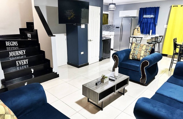 Luxury crib 5 minutes from the airport & 2 Minutes from the beach
