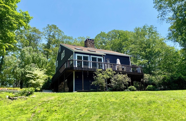 Luxury Danbury Escape: Hot Tub, Theater, 3BR 4Bath and 6 Beds