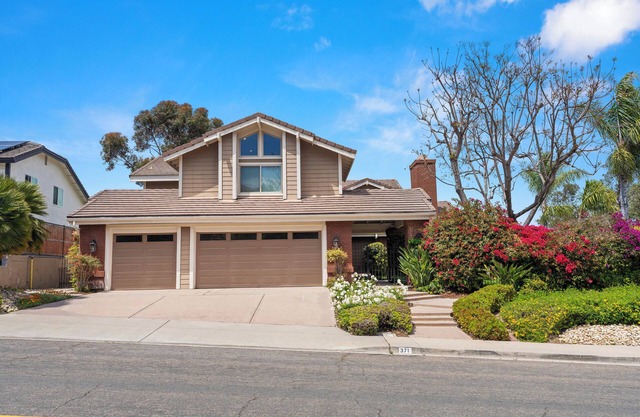 Luxury Designer Retreat – 5BR Oasis with Spa & Iconic Coronado Bridge Views