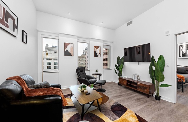 Luxury Downtown KC Condo w/Free Parking, Gym, King Bed & Massage Chair