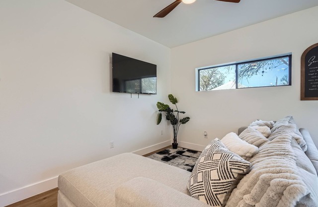 Luxury Downtown Oasis, Pool Table, Near Riverwalk
