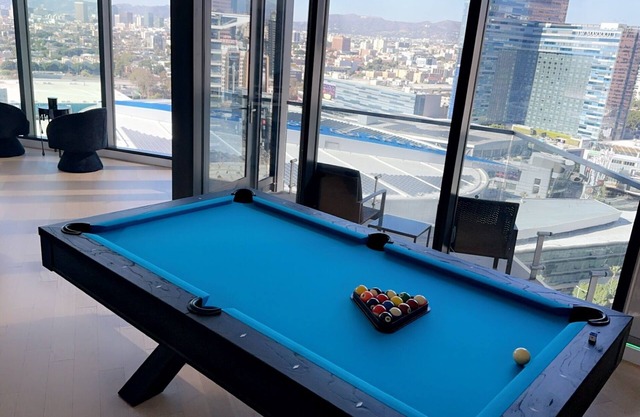 Luxury DTLA Sky Rise with City View, 2 BDR, with Pool Table & Balcony