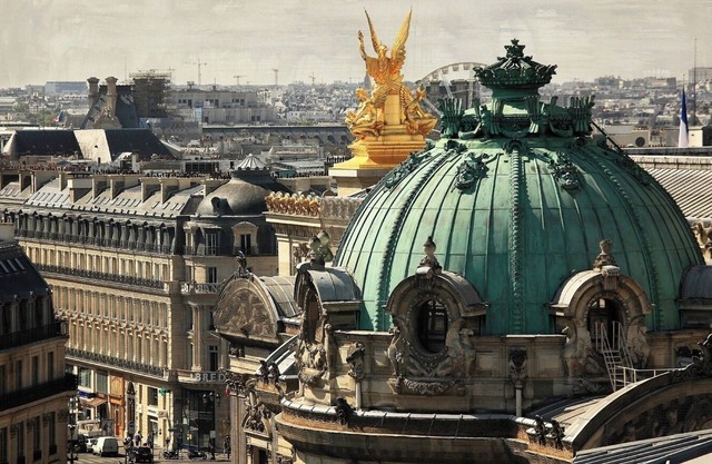 LUXURY DUPLEX IN PARIS'S HISTORIC MADELEINE: ELEGANT LIVING, ICONIC VIEWS-200SQM