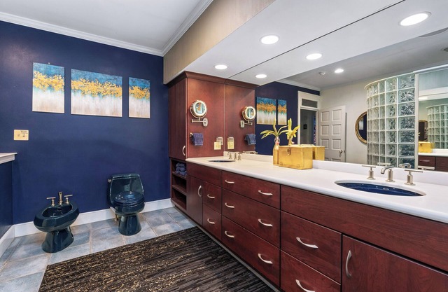 ☆ Luxury Executive Home ♥ of the City + Courtyard