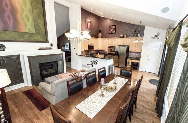 Luxury Executive Home, Near Parker and DTC, Great deals for long stays, Pets OK