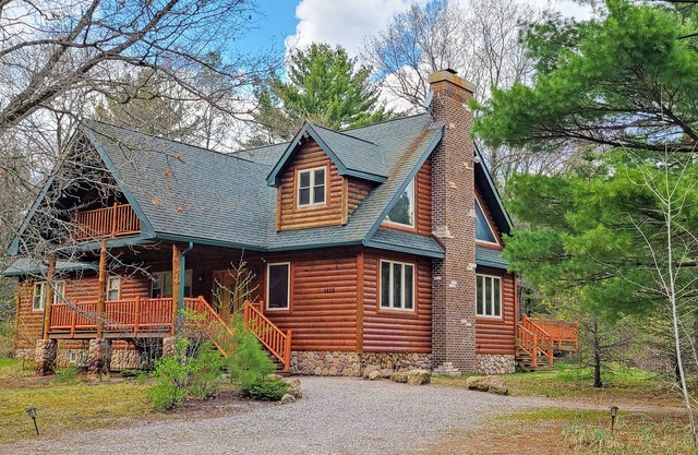Luxury Family Cabin in a forest with a private pond