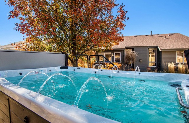 Luxury, Family friendly house. Heated pool hot tub