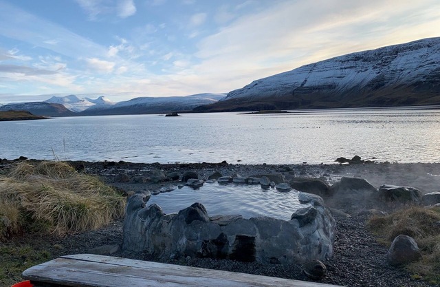 Luxury Farm house w/amazing views, natural geothermal hot spring and nature