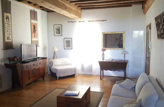 Luxury first floor 4* apartment close to amenities in noted wine village