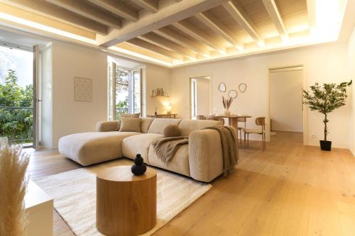Luxury flat by the lake