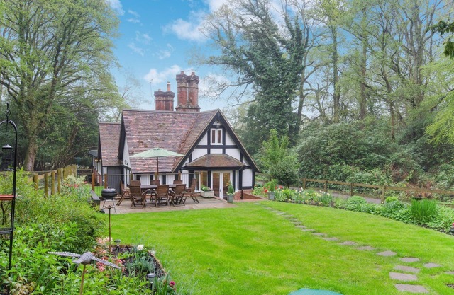Luxury Forest Lodge with Games Room in Idyllic Location - Dog friendly, sleeps 8