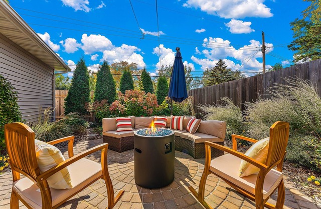 Luxury & fun getaway, sleeps10 near MOA Parks Lake