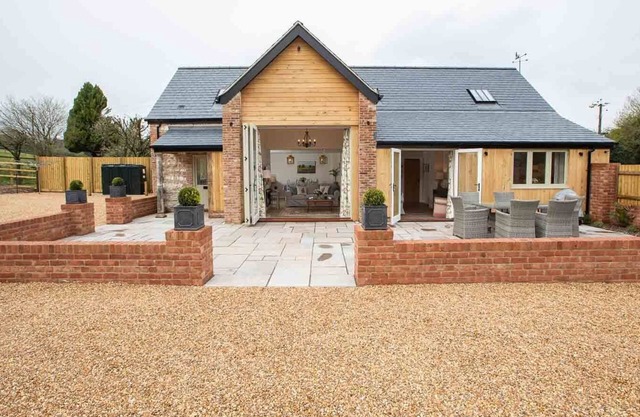 Luxury 3 Bed/Bath ensuite self catering accommodation in Dorset converted barn.