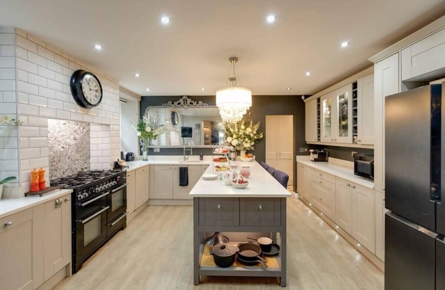 Luxury Georgian Country House with Hot Tub. Pet Friendly. Wye Valley AONB