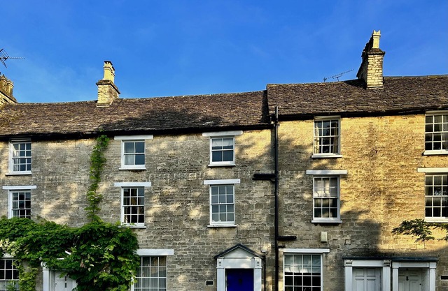 Luxury Grade II Listed Retreat, Secret Walled Garden midst Royal Market Town
