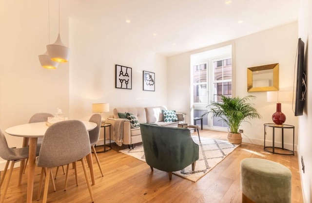 LUXURY GUGGENHEIM FLAT