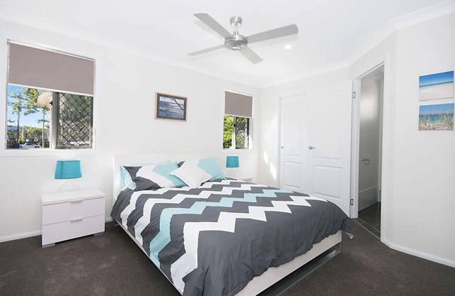 LUXURY HAVEN! Beautiful, central, wifi & spacious! Walking to everything!