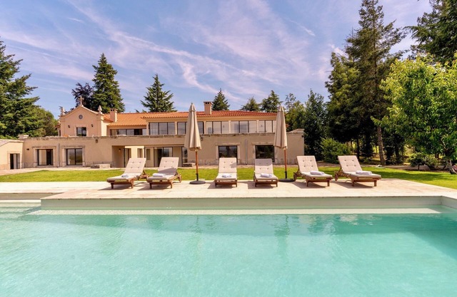 Luxury hilltop retreat with salt-water swimming pool in the Douro Valley
