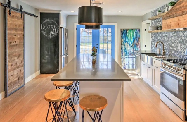 Luxury Home by Six Flags, AT&T & Rangers Stadium