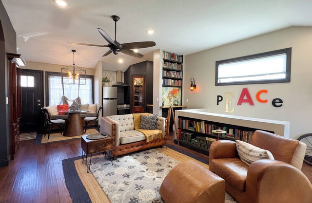 Luxury Home in Peoria Heights with Spa Bath, Wifi, Laundry