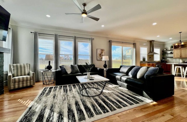 Luxury Home Incredible master suite Liberty Twp OH