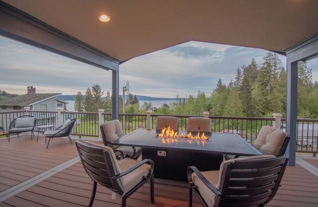 Luxury Home Retreat-Sweeping Views + Large Hot Tub