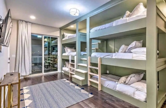 Luxury Home w/13 Beds, Rooftop, PingPong & Views!