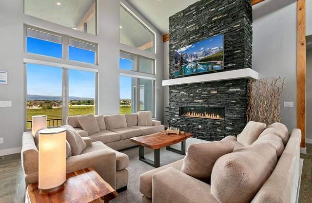 Luxury Home w/Spectacular Rocky Mtn Views!