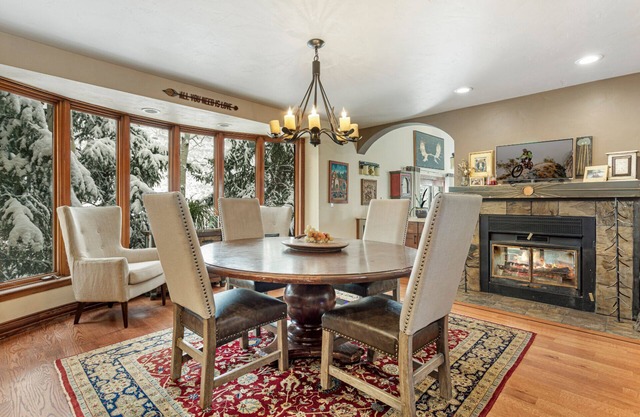 Luxury Home with Private Hot Tub + Woodburning Fireplace - Pet Friendly