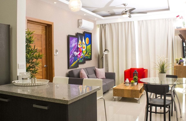 Luxury in Bella Vista with roof top Jacuzzi area !