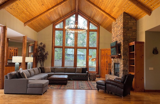 Luxury in Sunriver- Sleeps 21
