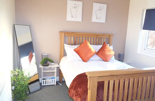 Luxury king 🤴 bed living "your Luxe Home Away"