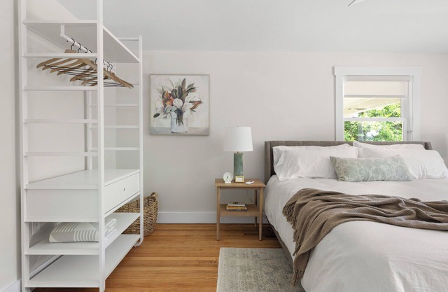 Luxury King Suite, 125-yr old historic home, 2 blocks from Main St.