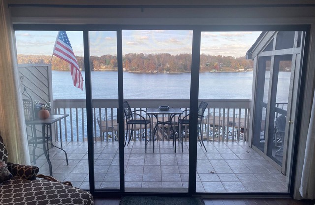 Luxury lake front condominium in THE WATERFRONT Country Club Community