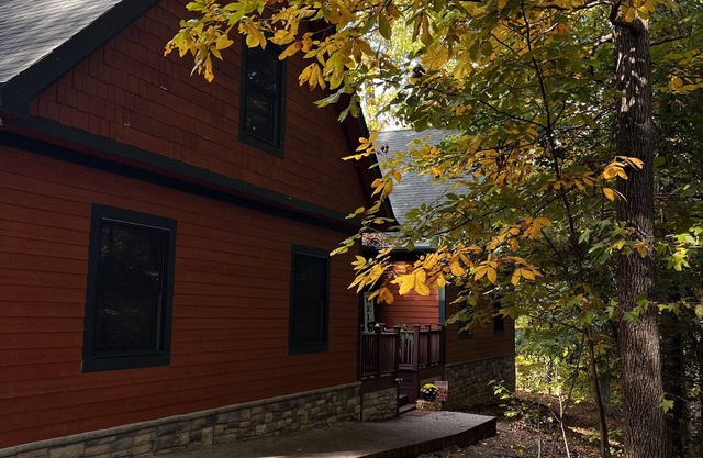 Luxury Lake House w/DIRECT Lake access Dock Tennis/Pickleball/Basketball Court.