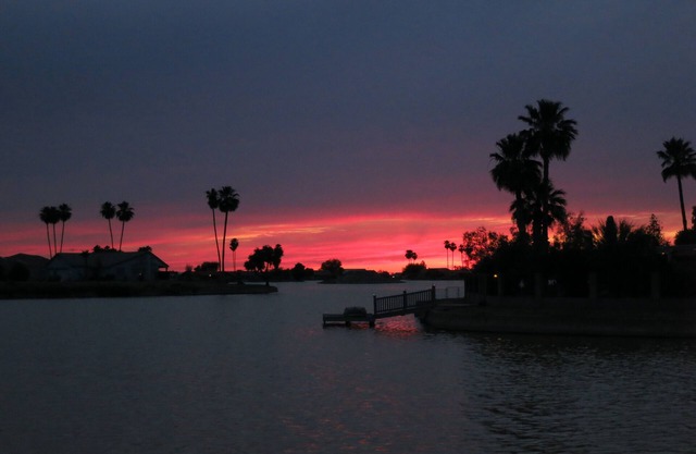 Luxury Lakefront 4 Bedroom Home W/Fishing, Golf, TV/Skydiving/Snowbird Favorite