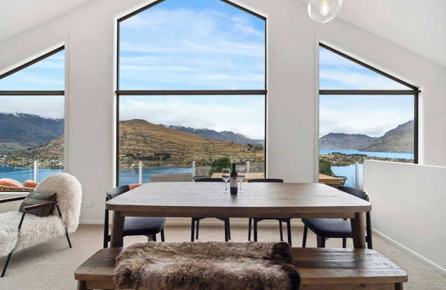 Luxury Lakeview Retreat | Modern Queenstown Escape