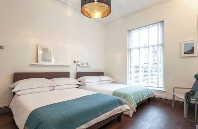 Luxury Liverpool Townhouse - 19 ppl Perfect for hens and friendly groups.