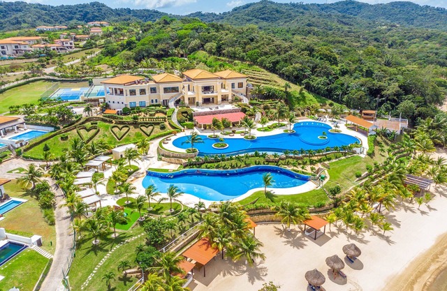 Luxury living at Pristine Bay- Villa 1003
