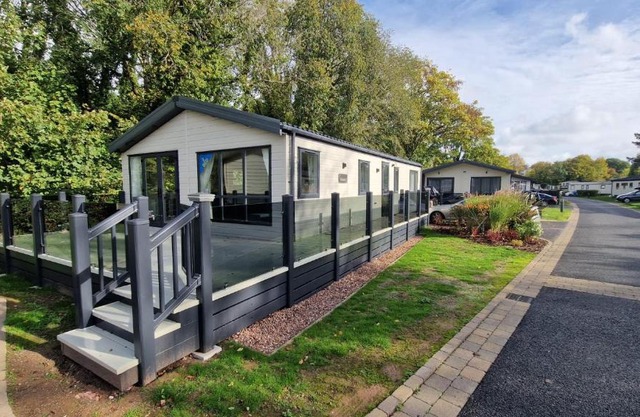 Luxury Lodge @ Hoburne Devon Bay